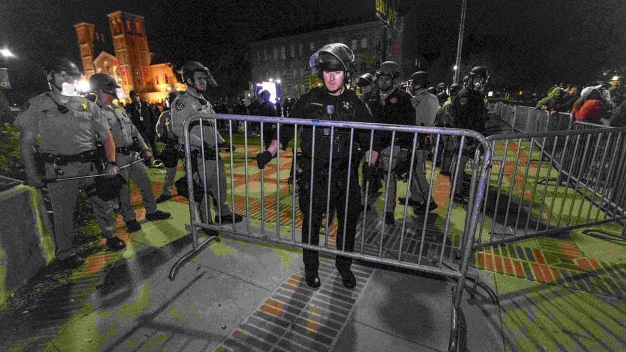 La policía desaloja los campamentos propalestinos en la Universidad de ...