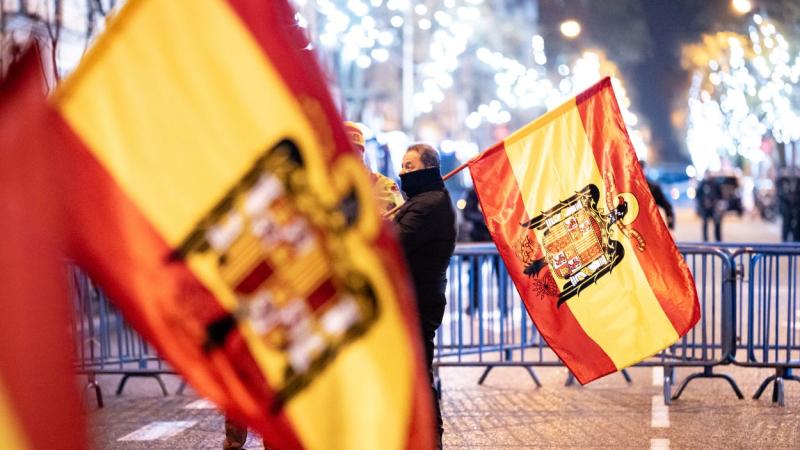 Banderas franquistas en Madrid durante las protestas contra el Gobierno. EP