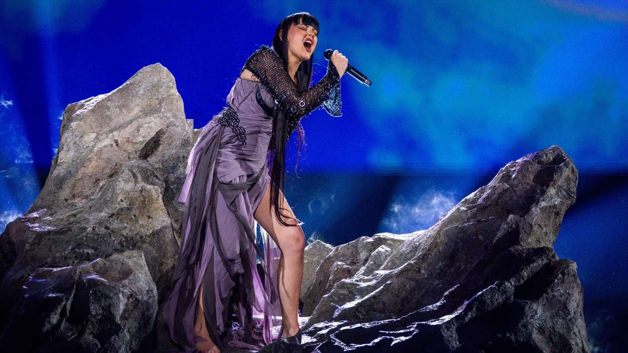Teya Dora de Serbia canta su canción "Ramonda" en el escenario, durante los ensayos de la primera semifinal del Festival de la Canción de Eurovisión 2024 (ESC) | EP