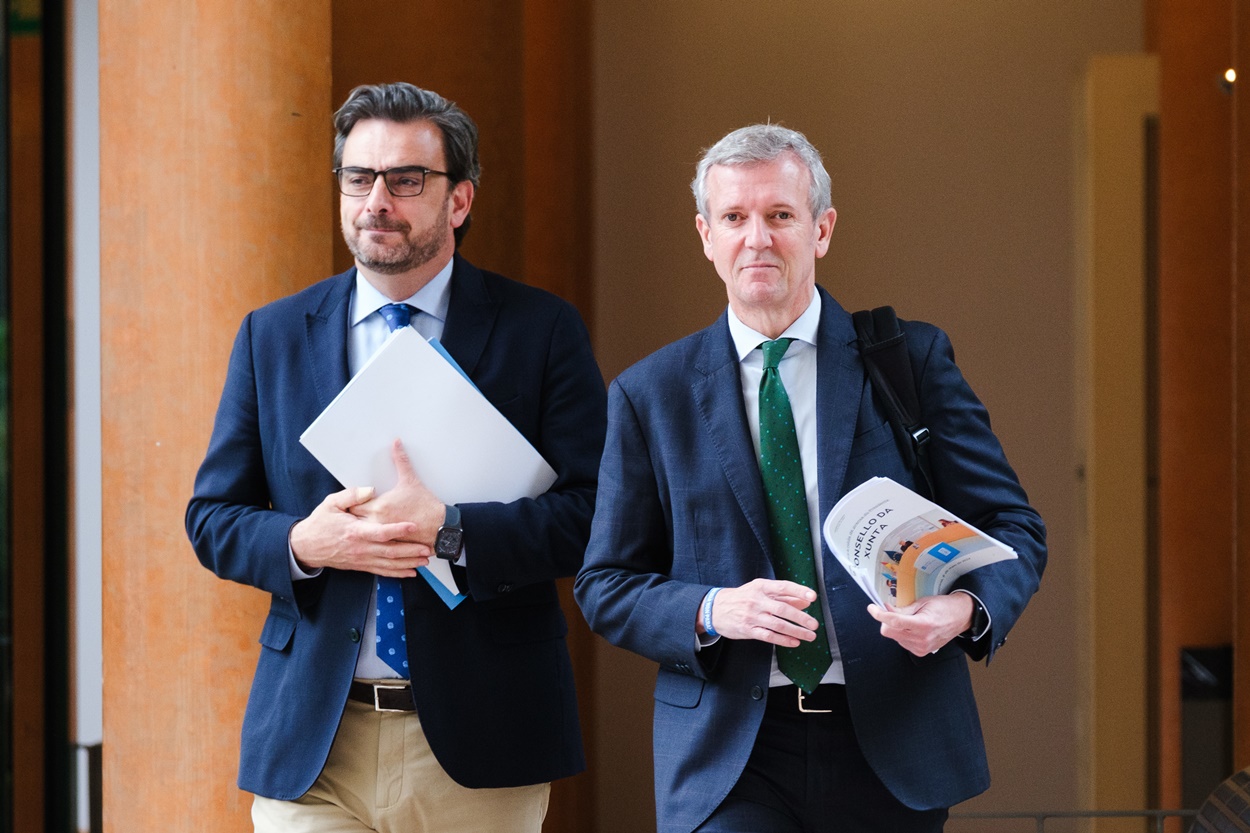 Diego Calvo y Alfonso Rueda ayer antes de comparecer ante los medios de comunicación tras el Consello (Foto: Europa Press).
