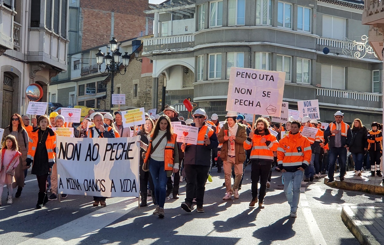Imagen de una de las protestas contra el cierre de la mina de A Penouta celebrada en noviembre pasado  en Viana do Bolo (Foto: Europa Press).
