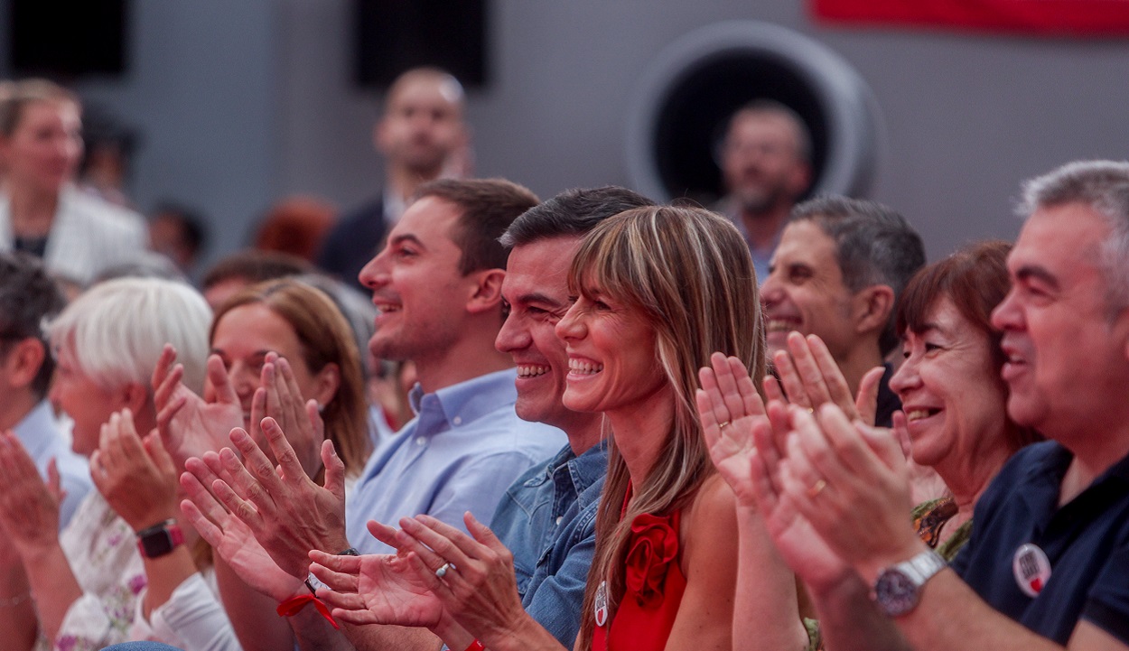 El presidente del Gobierno, Pedro Sánchez, y su mujer Begoña Gómez