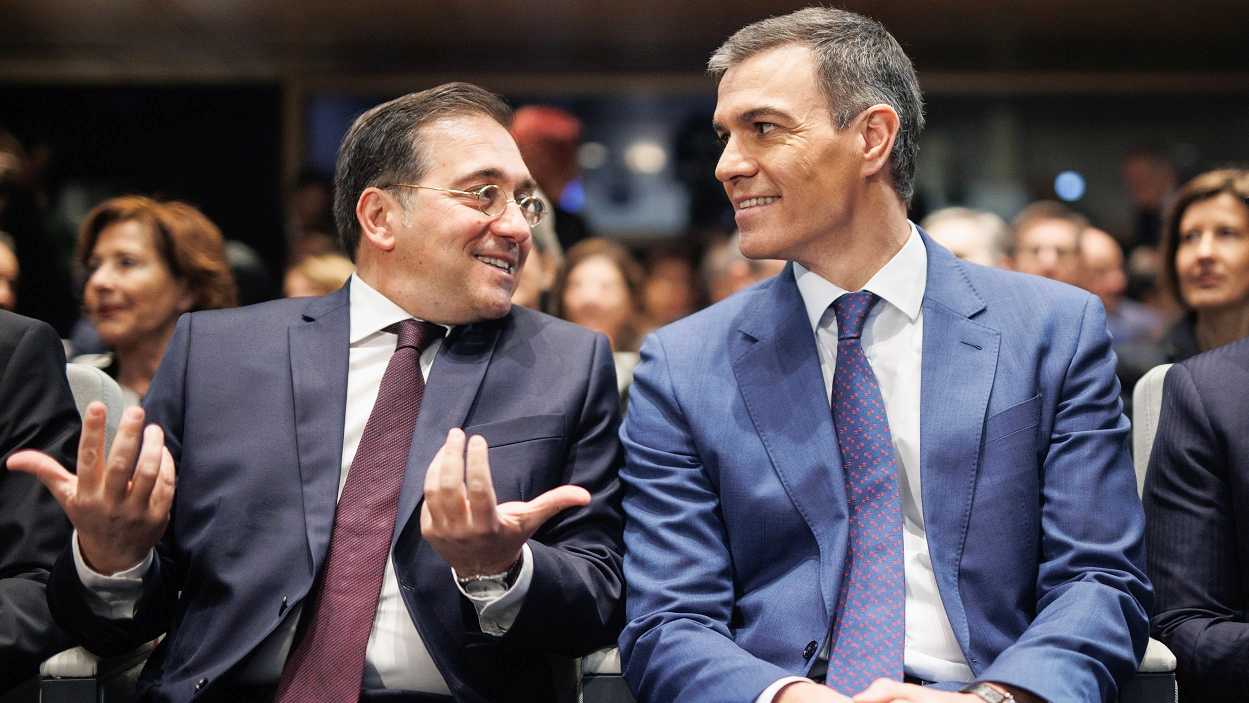 El presidente del Gobierno, Pedro Sánchez, y el ministro de Asuntos Exteriores, José Manuel Albares. EP