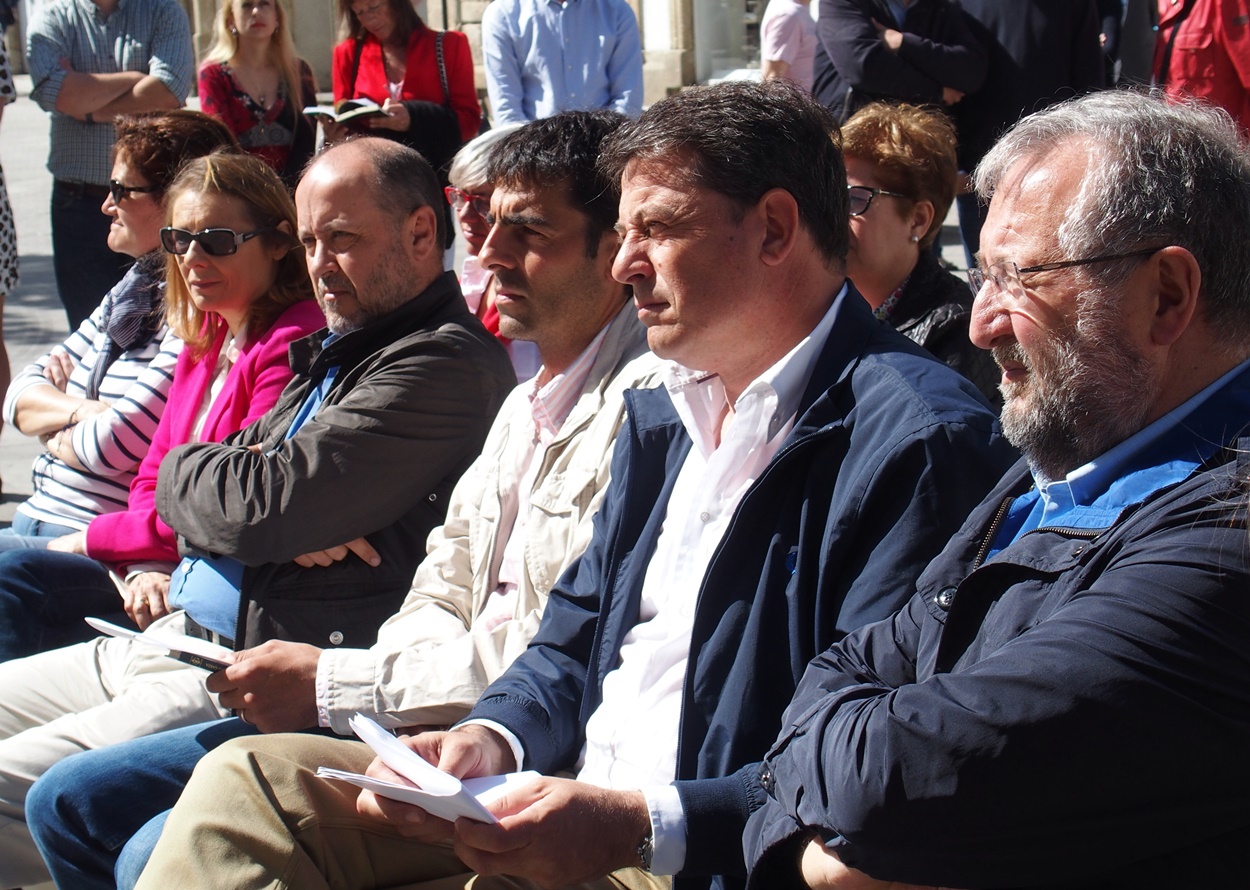 Por las filtraciones de la 'policía patriótica' sobre Orozco y Besteiro (en primer término), el PSdeG pide personarse como acusación contra Cristóbal Montoro (Foto: Europa Press). 