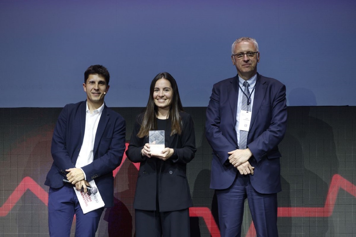 Julia Sala, Marketing Manager de Grupo Gallo, recogiendo el premio. Foto de Grupo Gallo