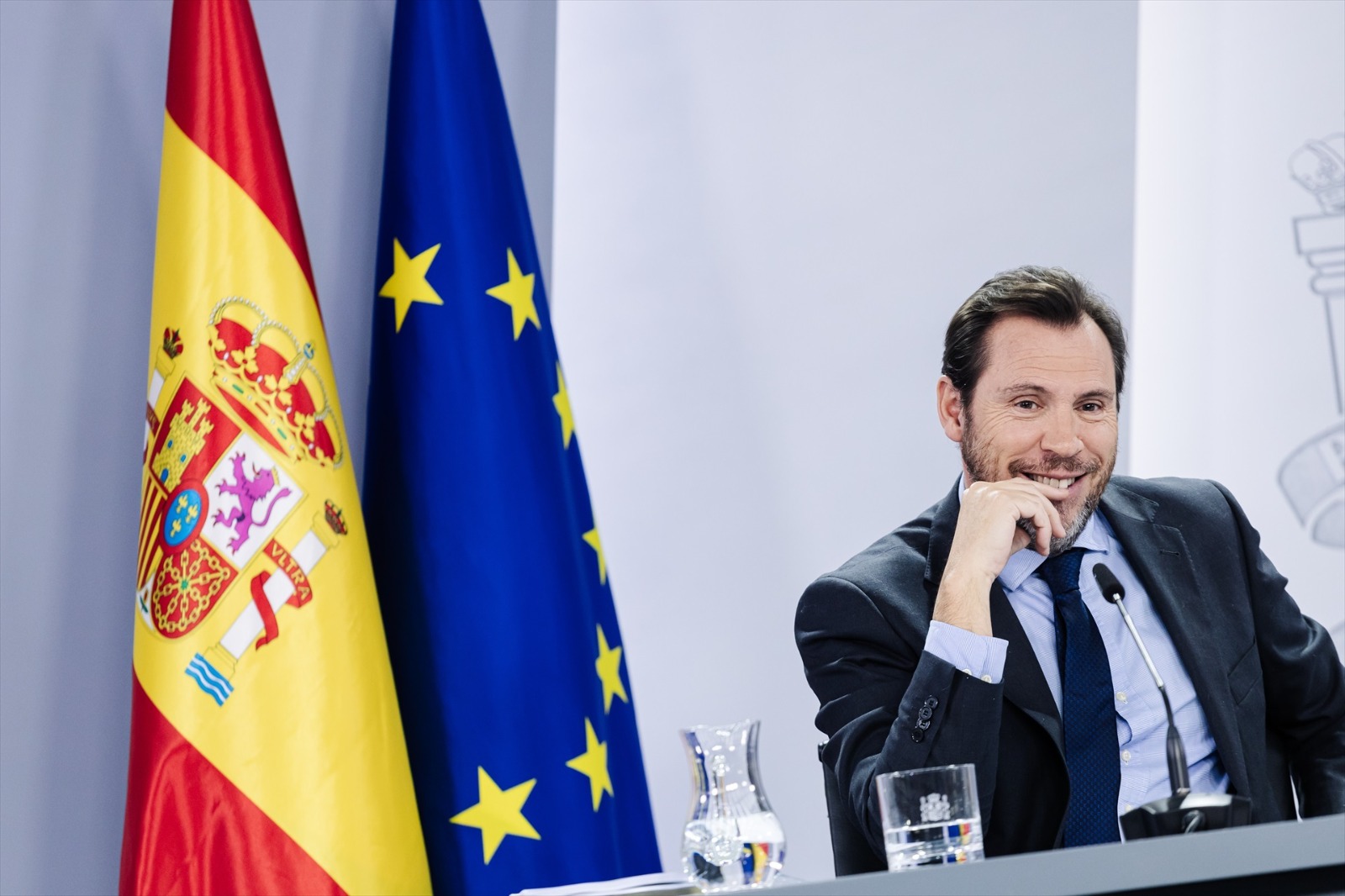 Óscar Puente solo necesita un número y un vídeo para desmontar a Ayuso y a Aznar