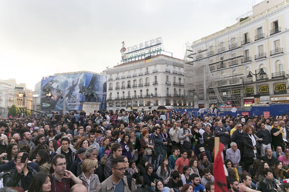 De nuevo la Puerta del Sol se congregó a miles de personas.