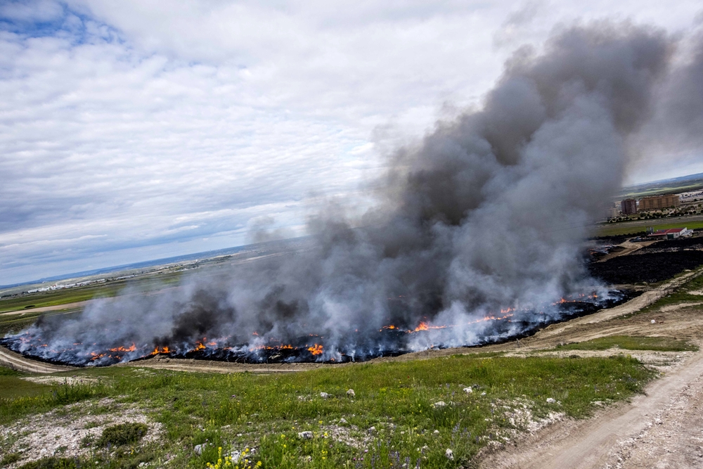 Incendio en el cementerio de neumáticos de Seseña (Toledo)