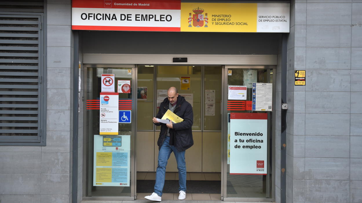 Los trabajadores que cobraron el paro en ERTE no tendrán que devolverlo si se cumplen ciertas causas. EP.