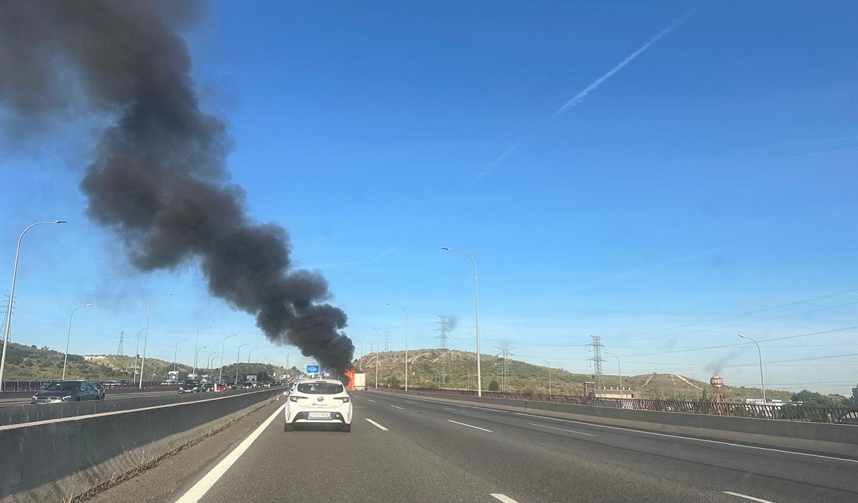 Incendio de un camión en Madrid