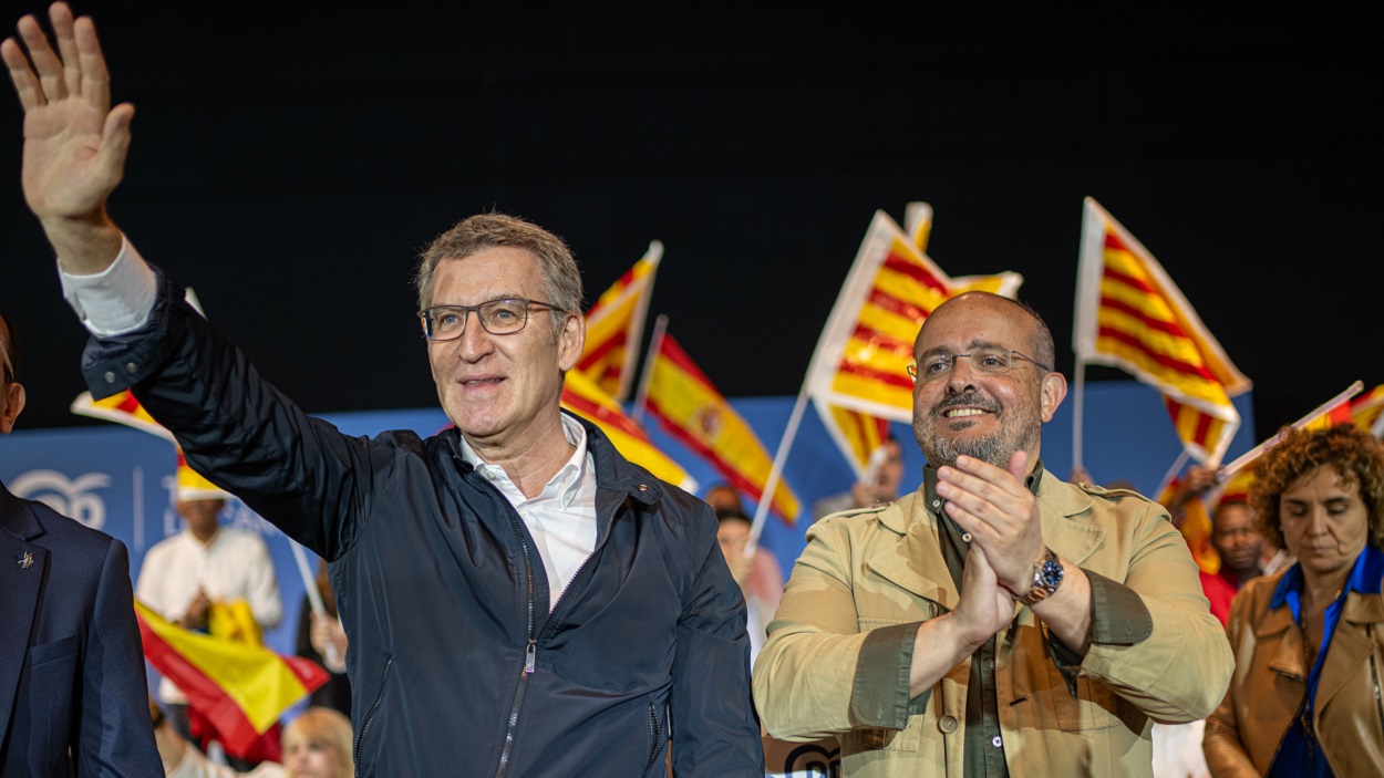 Alberto Núñez Feijóo y Alejandro Fernández, durante un mitin del PP en Cataluña. EP.