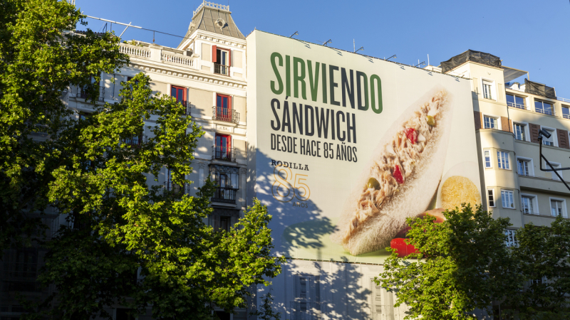 "Sirviendo sándwich", la campaña de Rodilla por su aniversario "Sirviendo sándwich", la campaña de Rodilla por su aniversario