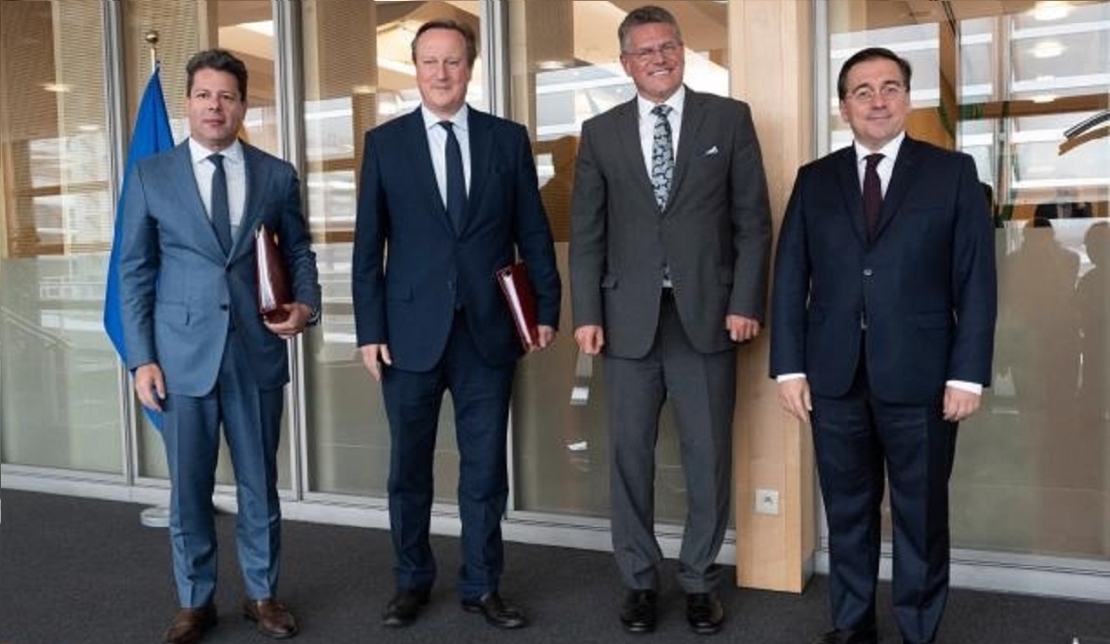 El ministro principal de Gibraltar, Fabian Picardo; el ministro de Asuntos Exteriores de Reino Unido, David Cameron; el vicepresidente de la Comisión Europea Maros Sefcovic, y el ministro de Asuntos Exteriores, Unión Europea y Cooperación, José Manuel Albares. EP