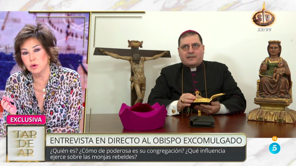 Ana Rosa Quintana y el obispo Rojas, en 'TardeAR'. Mediaset España