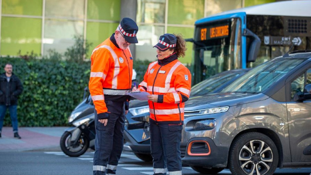 Dos agentes de movilidad en Madrid. Imagen del Ayuntamiento