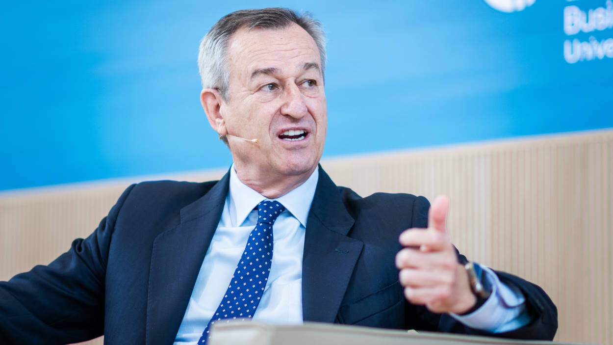 César González Bueno, consejero delegado de Banco Sabadell, durante su intervención. EP