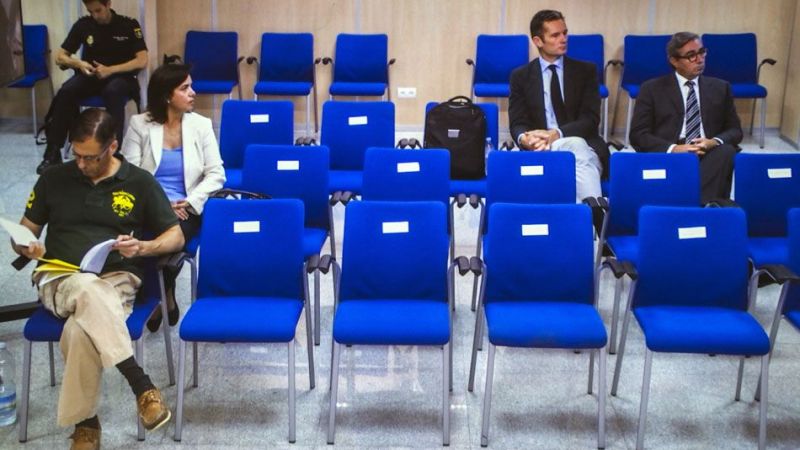 Iñaki Urdangarin y su socio, Diego Torres, en el tribunal del caso Nóos.