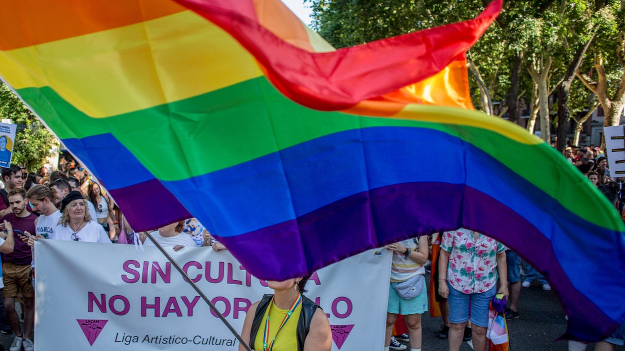 Bandera LGTBI en manifestación. EP/Archivo.