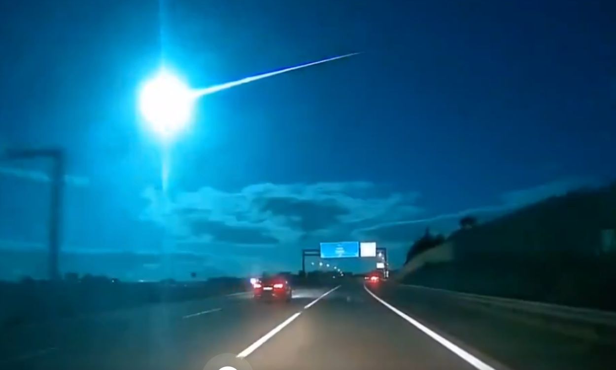 El meteorito que ha cruzado la Península Ibérica, desde una autovía española. X