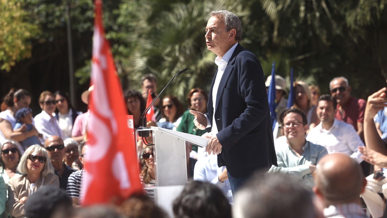 El expresidente del Gobierno de España, José Luis Rodríguez Zapatero, durante el acto del PSOE de cara a las elecciones europeas del 9 de junio, a 19 de mayo de 2024 en Cádiz. EP.