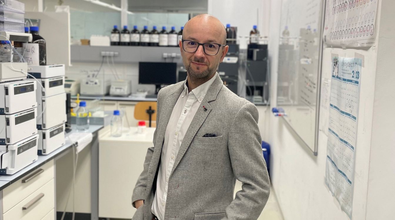 Javier Montenegro, químico del Centro Singular de Investigación en Química Biológica y Materiales Moleculares (CiQUS)