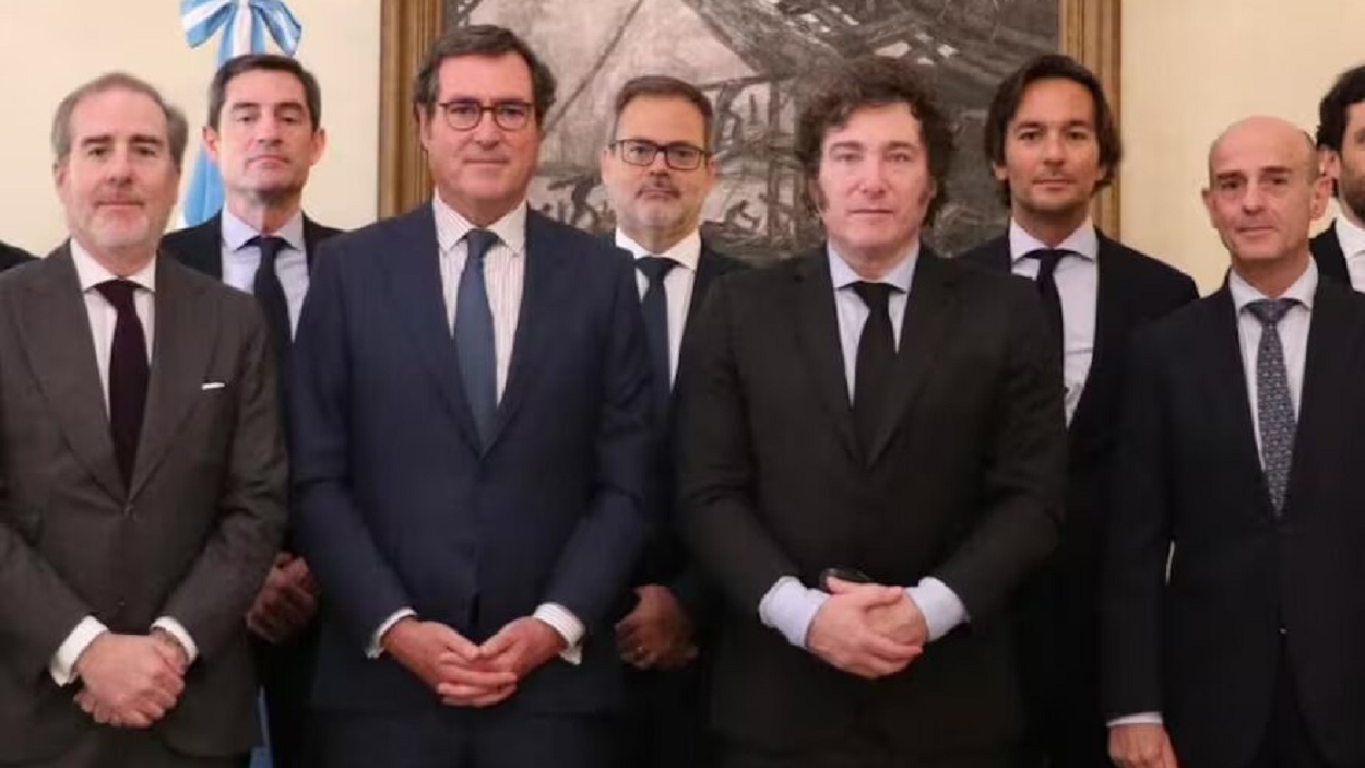 Empresarios españoles con Javier Milei en la Embajada Argentina. X, embajada de Argentina.
