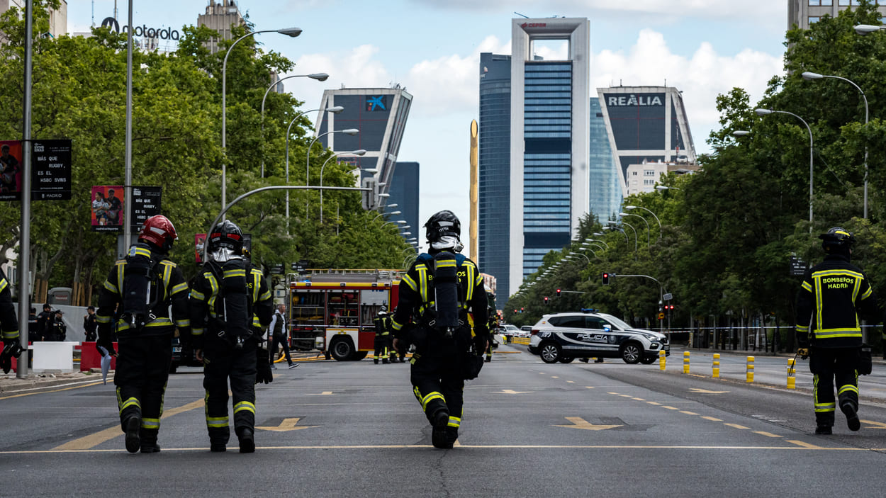 Equipos de bomberos en el Paseo de la Castellana. EP. 