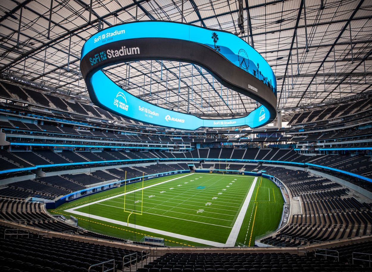 El Sofi Stadium cuenta con la mayor pantalla de vídeo de un espacio deportivo, la Infinity Screen, una joya tecnológica en forma de anillo