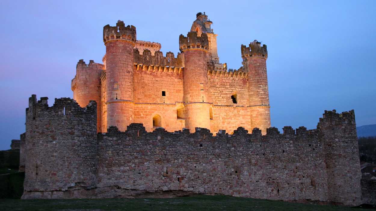 Turégano, el pueblo de Segovia con un castillo rosa que fue refugio de Fernando el Católico.