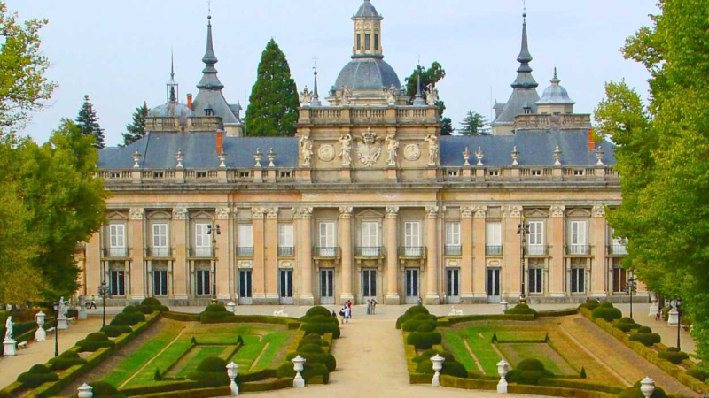 Las similitudes entre La Granja de San Ildefonso con el Palacio de Versalles son evidentes. Wikipedia Las similitudes entre La Granja de San Ildefonso con el Palacio de Versalles son evidentes. Wikipedia
