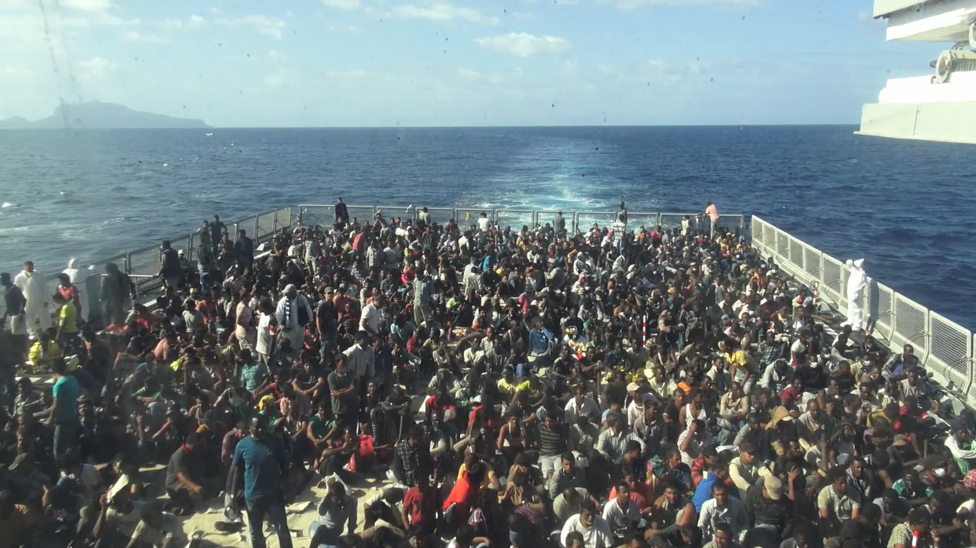 Uno de los muchos barcos que rescatan refugiados en el mar Mediterráneo