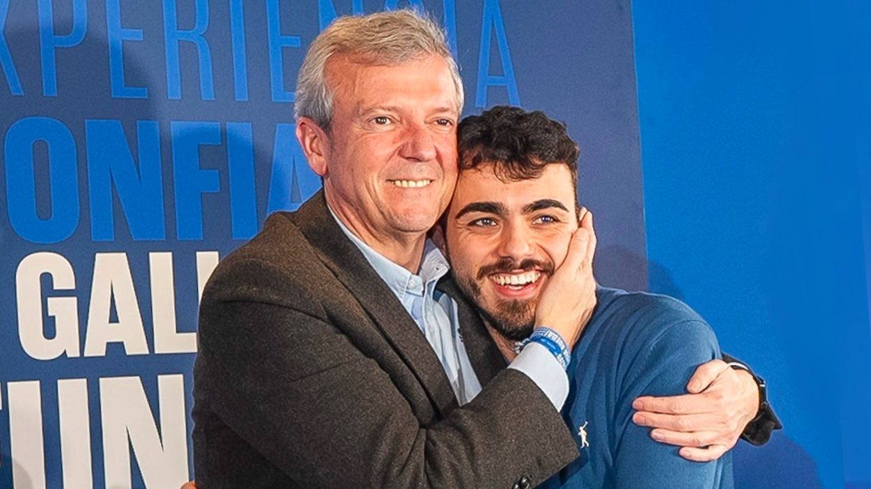 Alfonso Rueda y Raúl Santamaría, en la última semana de campaña con el PP. EP