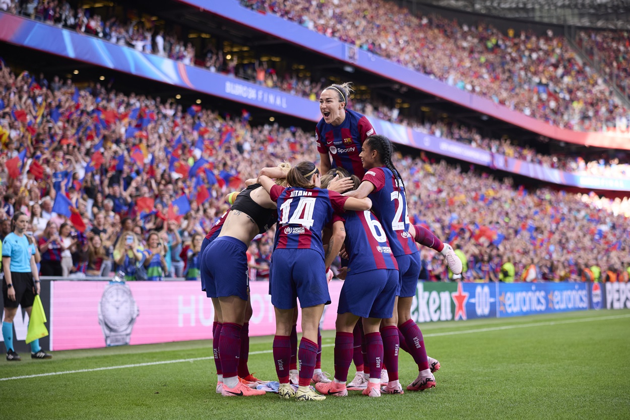 Las jugadoras del Fútbol Club Barcelona celebran el segundo tanto de Alexia Putellas. EP.