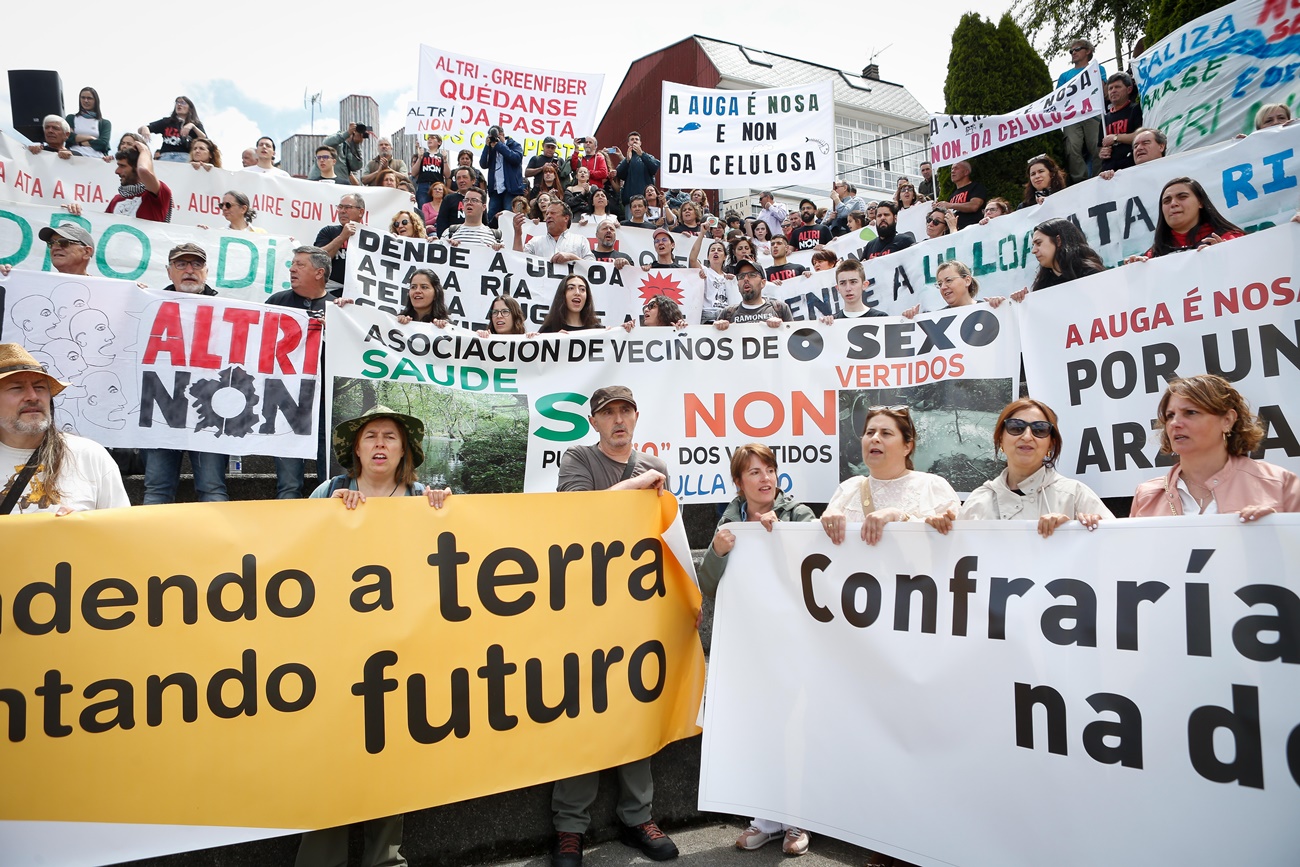 Masiva manifestación en Galicia contra la macrocelulosa Altri