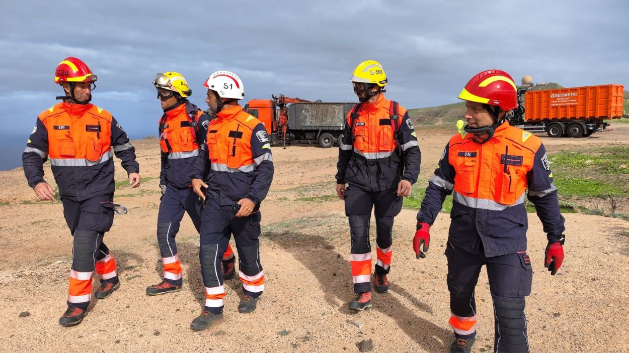 Miembros del Cuerpo de Bomberos de Lanzarote. EP/Archivo.