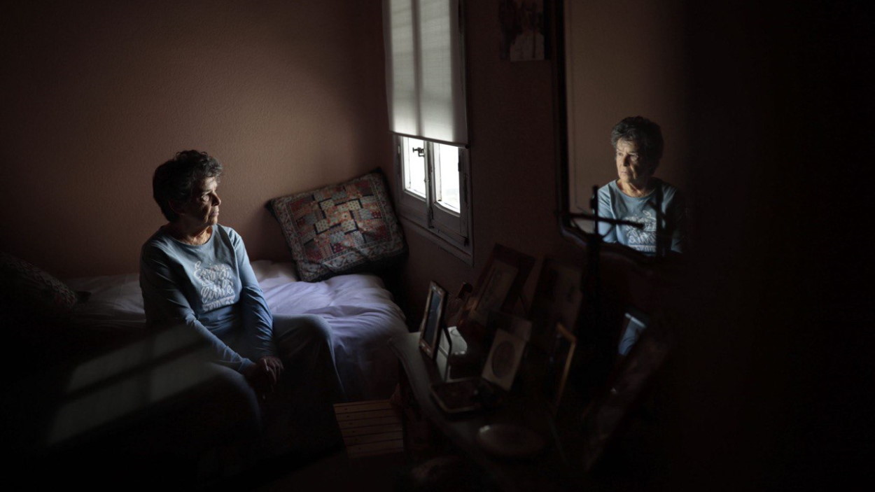 Maricarmen (87 años), en su casa, de la que un fondo buitre quiere desahuciarla. Sindicato de Inquilinas.