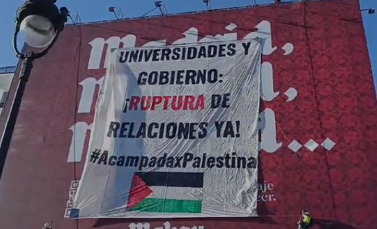 Lona a favor de Palestina en la Puerta del Sol