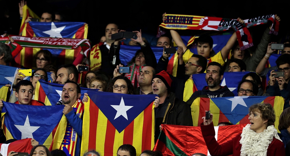 Exhibición de esteladas en un partido del Barça