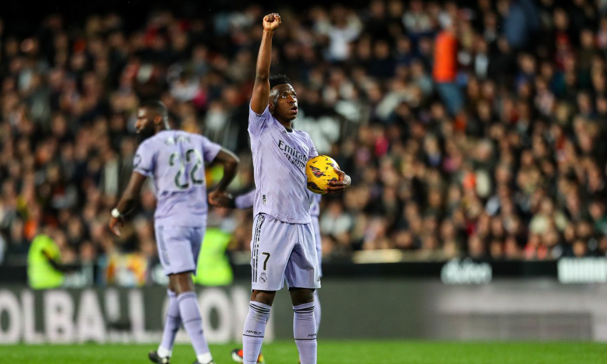 Vinicius Junior del Real Madrid celebra un gol durante el partido de la liga española, La Liga EA Sports, jugado entre el Valencia CF y el Real Madrid en el estadio Mestalla el 2 de marzo de 2024, en Valencia, España. EP