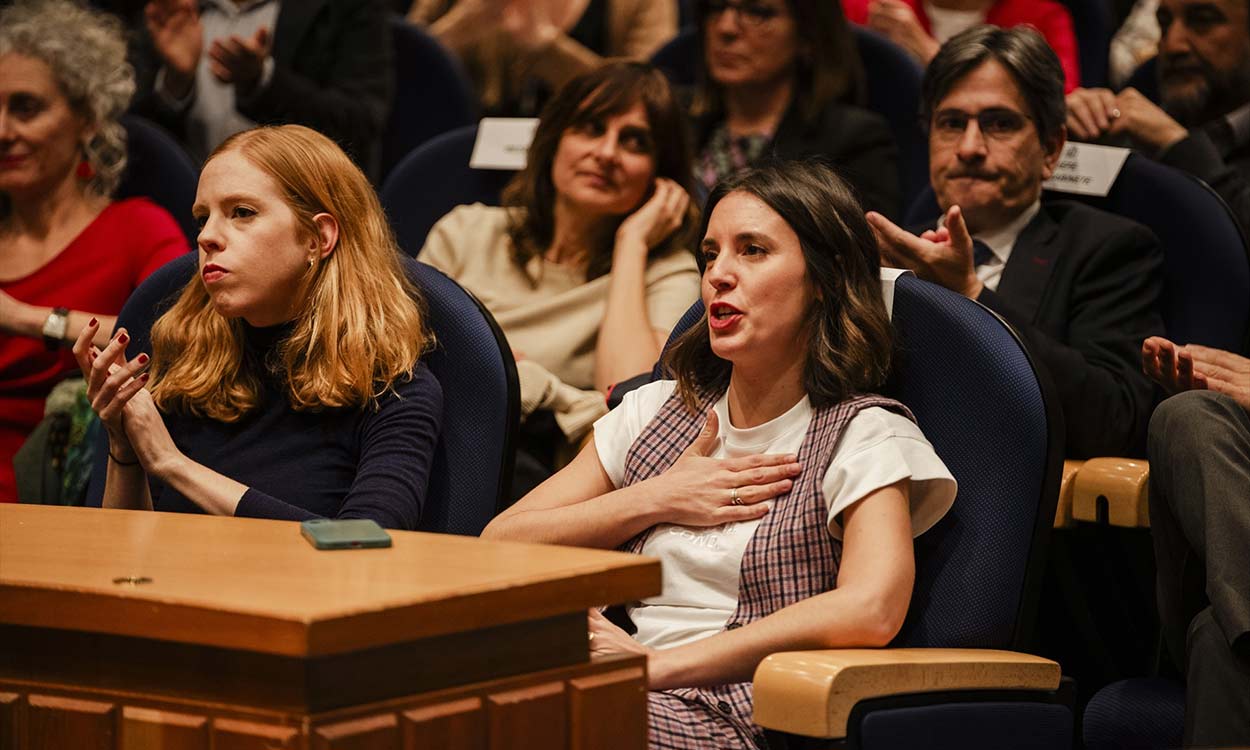 Lilith Verstrynge e Irene Montero en un acto del Ministerio de Derechos Sociales.