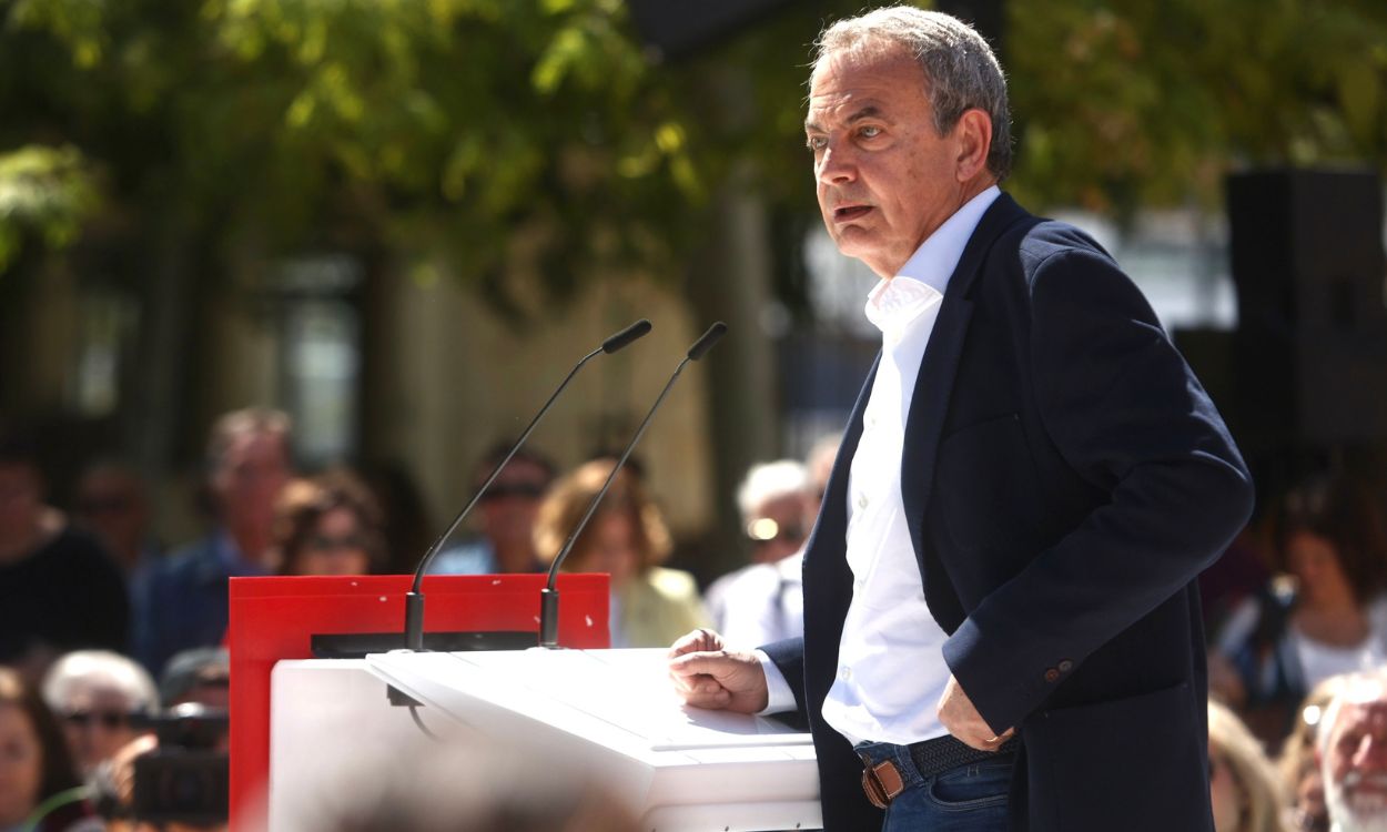 El expresidente del Gobierno de España, José Luis Rodríguez Zapatero, durante el acto del PSOE de cara a las elecciones europeas del 9 de junio, a 19 de mayo de 2024 en Cádiz (Andalucía, España). 