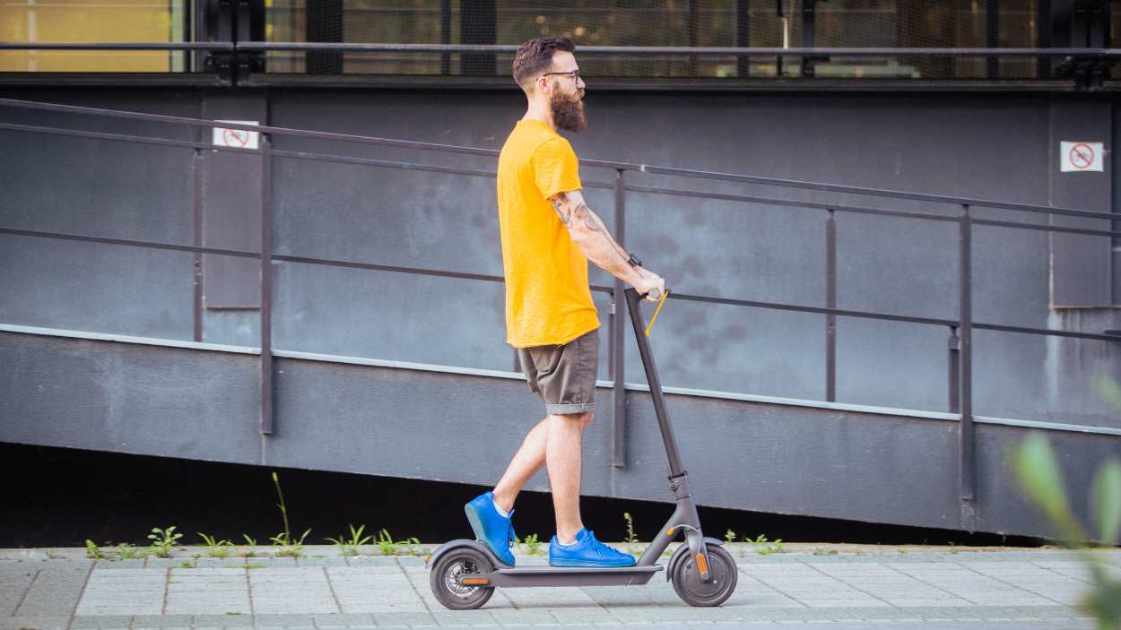 ¿Cuándo entra en vigor la ley de seguro para patinete eléctrico y qué pasa si no lo contrato?