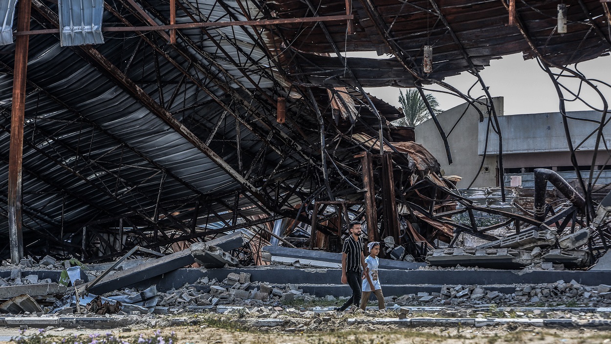 Un edificio destruido en Deir al-Balah tras el bombardeo de Israel. EP.