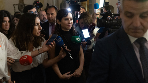 La presidenta de la Comunidad de Madrid y del PP de Madrid, Isabel Díaz Ayuso, ofrece declaraciones a los medios a su llegada a un desayuno informativo organizado por Nueva Economía Fórum, a 4 de junio de 2024, en Madrid (España). Durante el desayuno, han presentado a la candidata del PP a las elecciones europeas del próximo domingo 9 de junio.