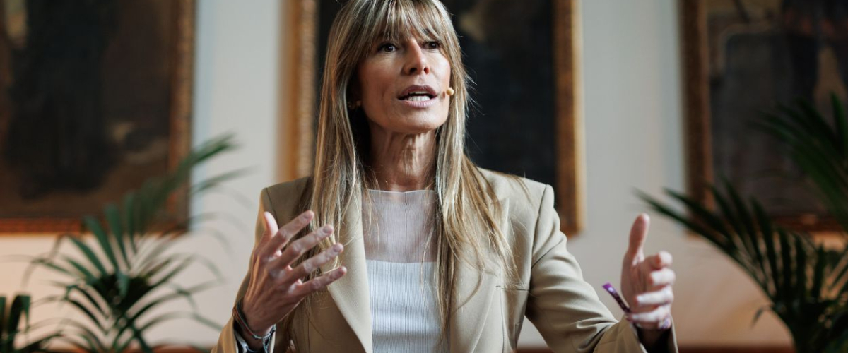 ¿Por qué cinco delitos investiga el juez Peinado a Begoña Gómez?