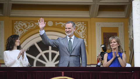 El Rey Felipe IV preside la corrida de toros de la prensa en la plaza de las Ventas acompañado por Isabel Díaz Ayuso y María Rey, a 5 de junio de 2024, en Madrid (España) Firma: Francisco Guerra / Europa Press