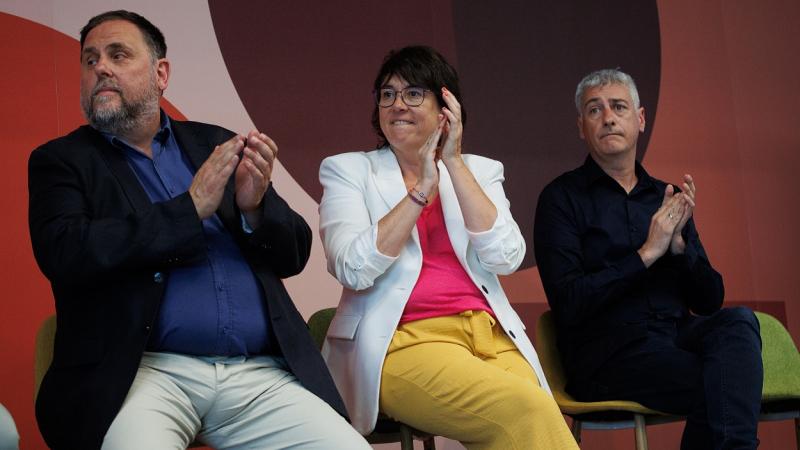 (I-D) El presidente de ERC, Oriol Junqueras; la cabeza de lista de la coalición y miembro de ERC, Diana Riba; el candidato y diputado de EH Bildu, Oskar Matute, durante un acto. EP/Archivo.