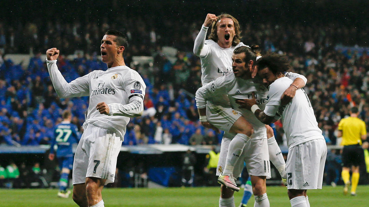 Los jugadores del Real Madrid celebran la victoria contra el Wolfsburgo. Eliminar