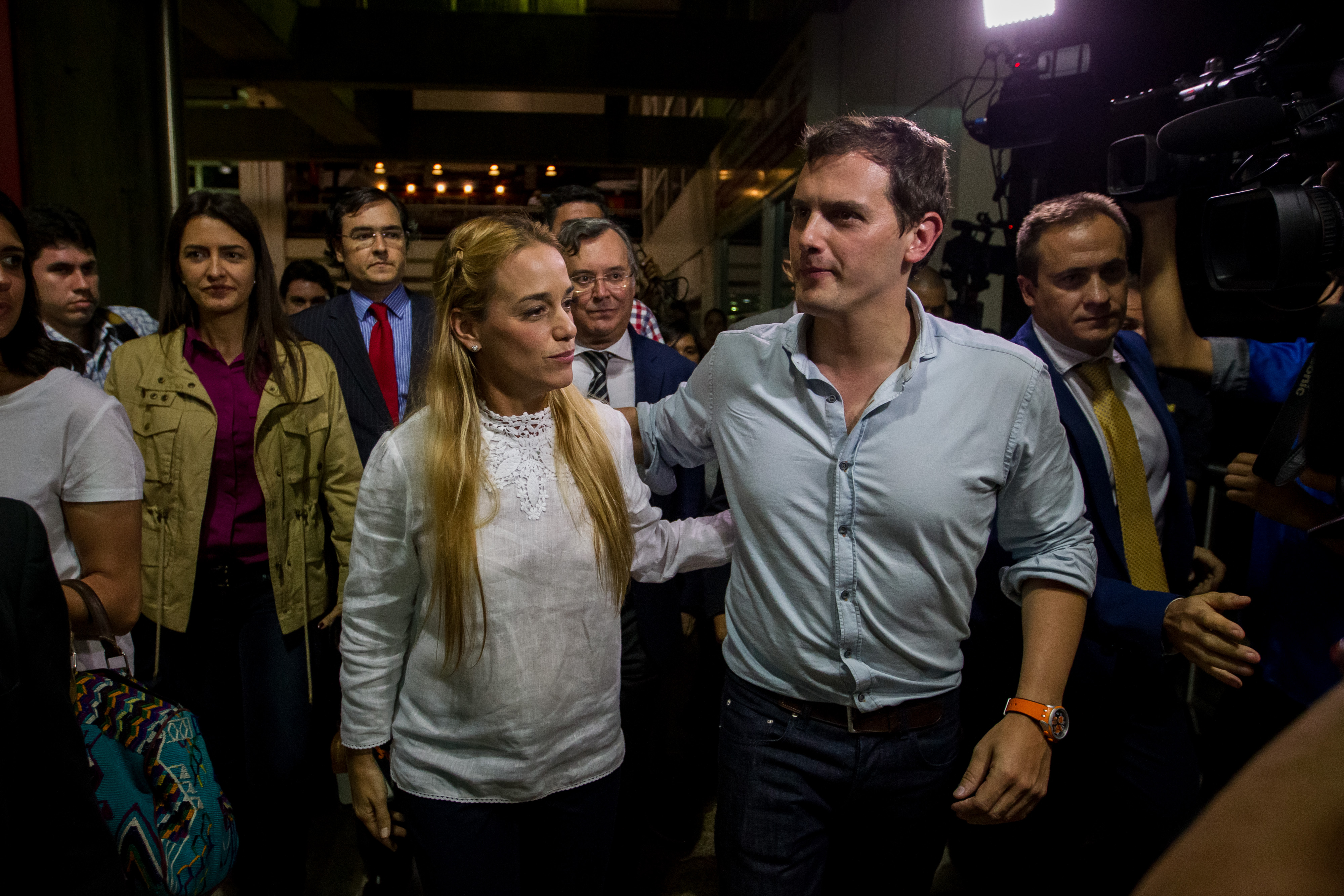 Albert Rivera recibido en Caracas por Lilian Tintori