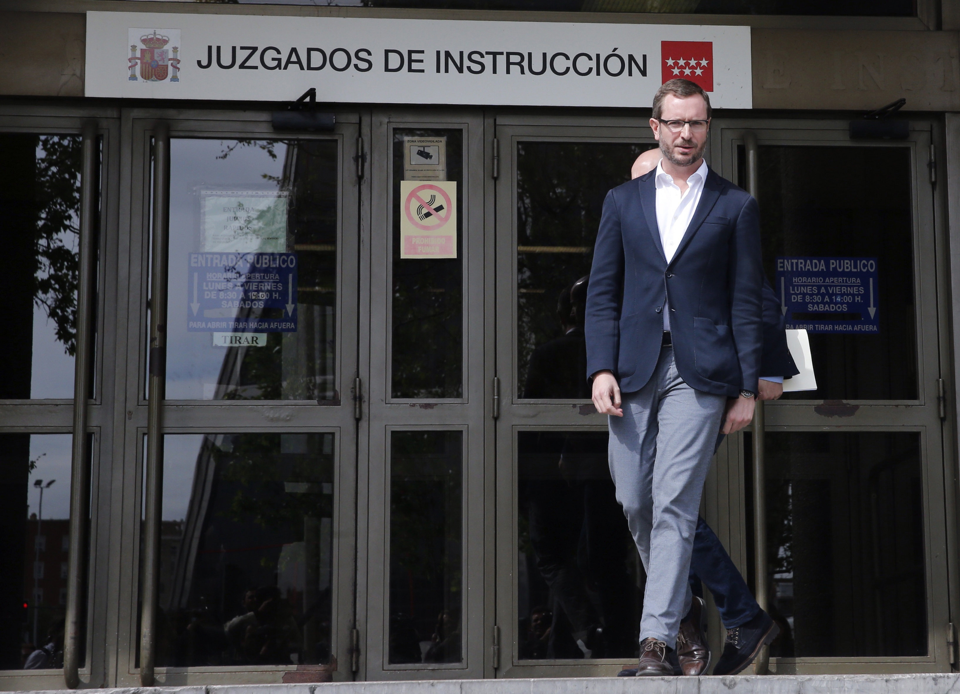 Javier Maroto a la puerta del juzgado por otro caso que se investigó